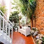 Charming Patio Apartment Trastevere -Topcollection